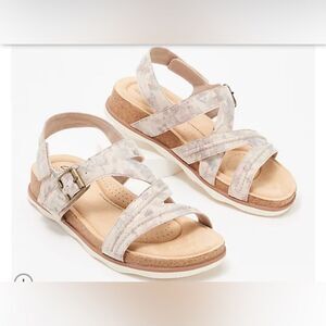 Clarks Collection Adjustable Sandals - Brynn Step Sand Floral size 6.5